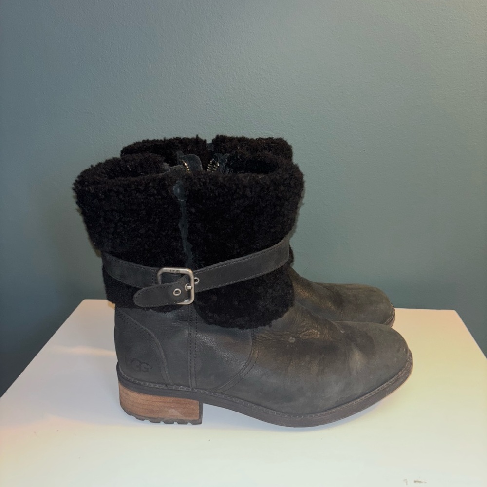 UGG Blayre Boots W sz 8 Black Nubuck Shearling Lined Cuff Buckle Winter Zip